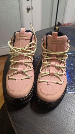 Dr. Martens Combs Women's
Padded Casual Boots