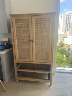 Pottery barn chest w/ drawers