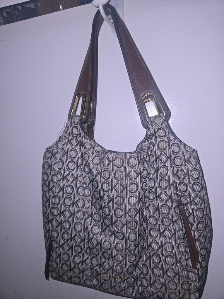 Pre Owned Like New Gently Used CALVIN KLIEN HOBO BAG