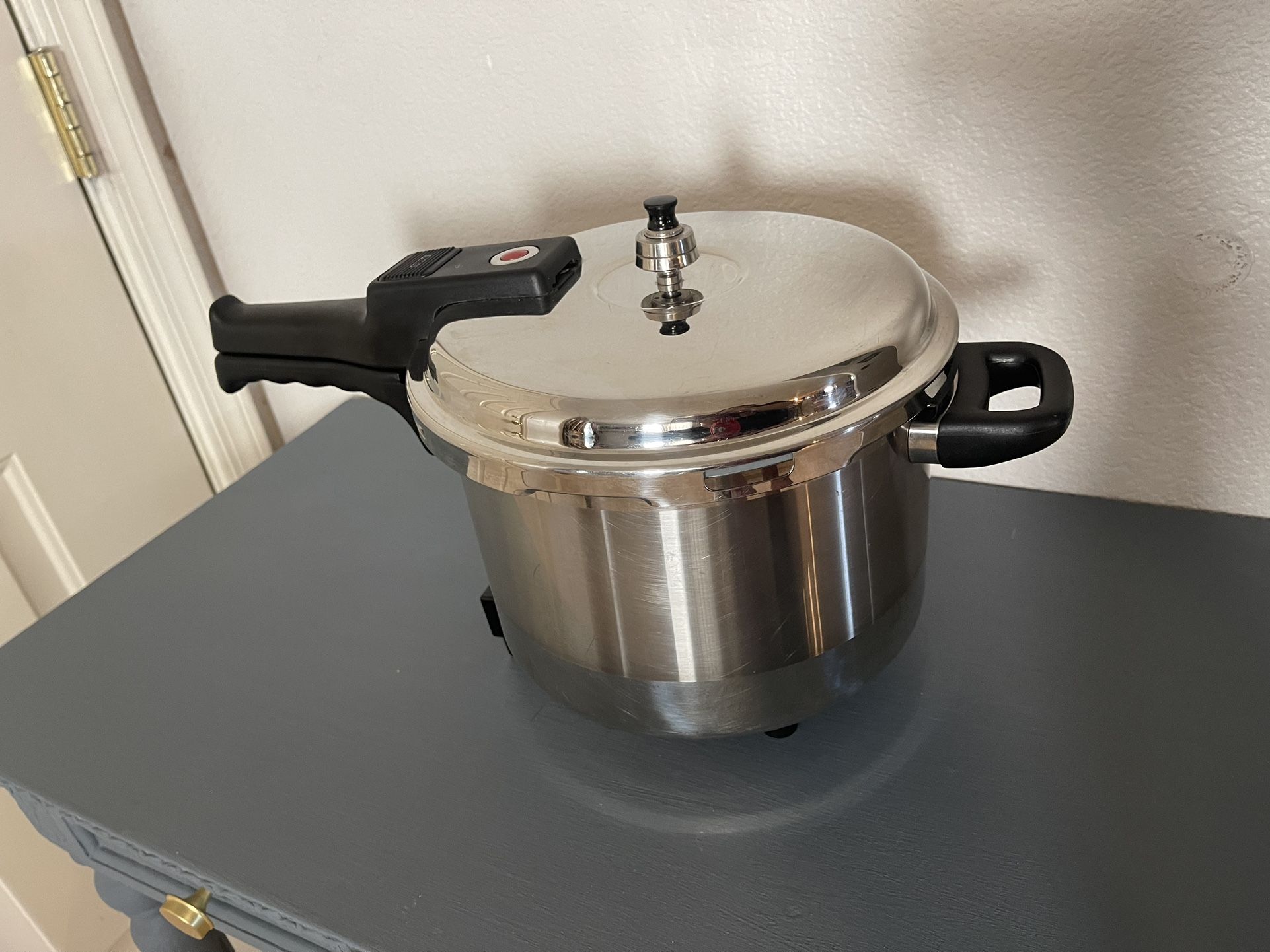 Nesco Professional Aluminum Pressure Cooker