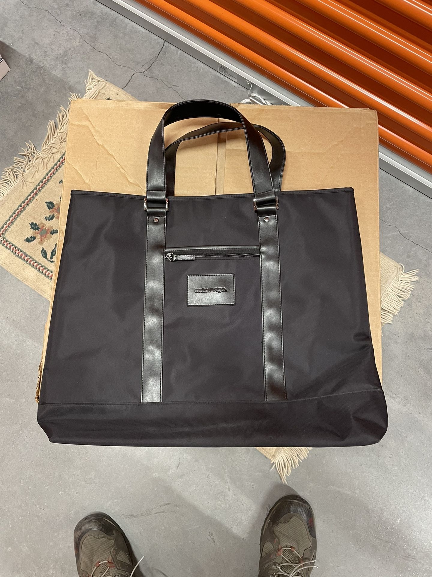 Stylish Tote Bag With Zipper Pocket