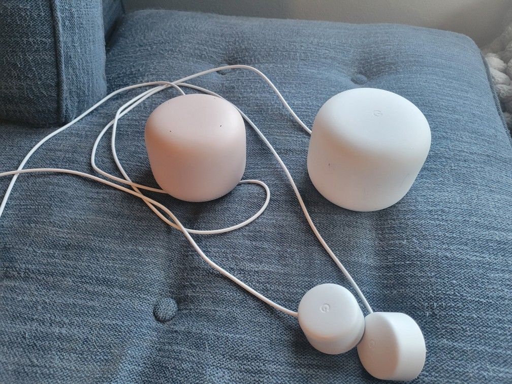 Google Nest WIFI router + Satellite
