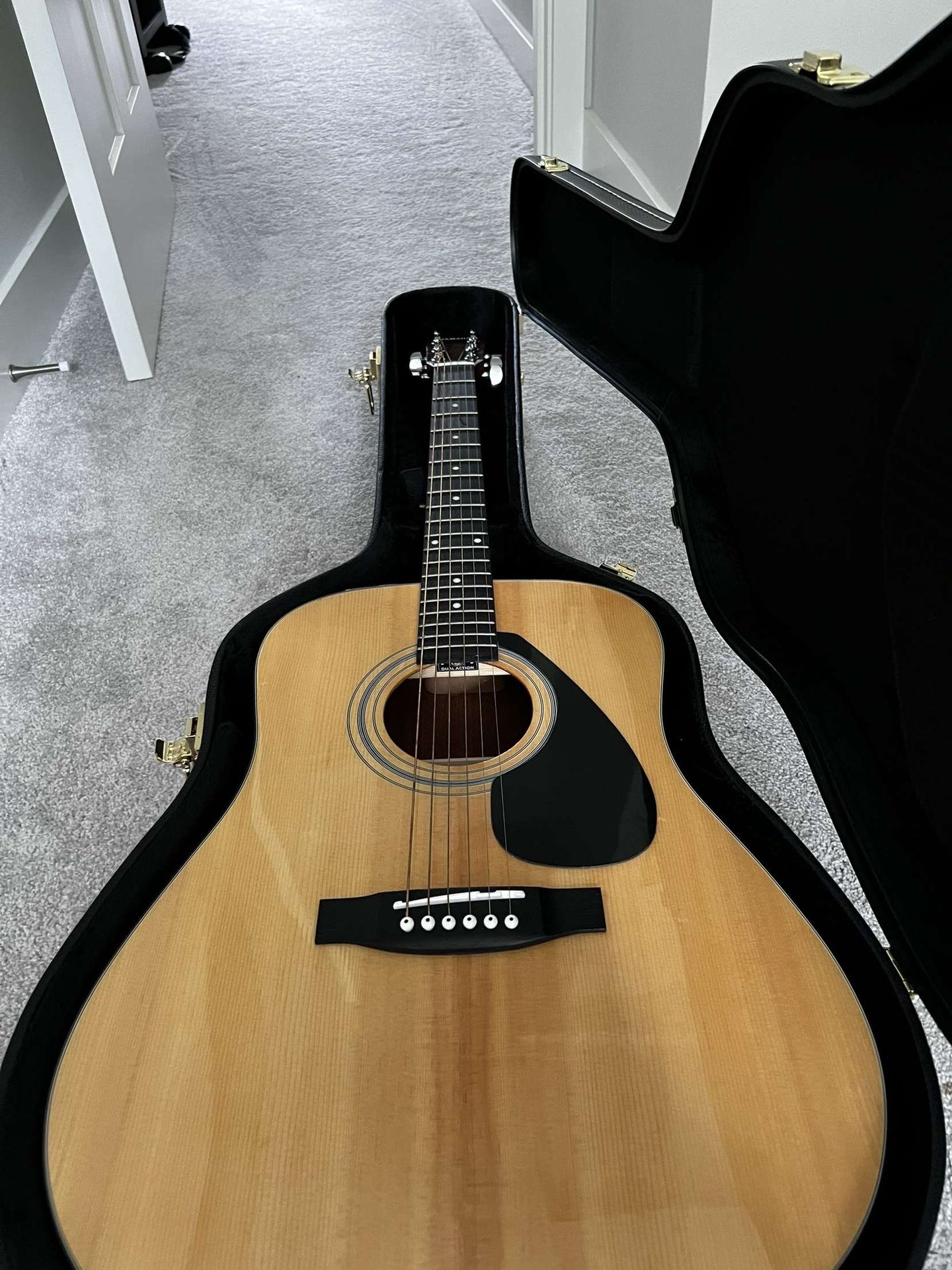 Yamaha Acoustic Guitar