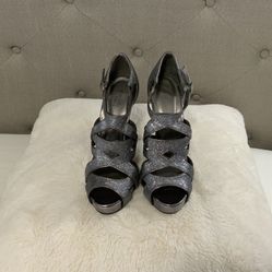 GREY SPARKLING HIGH HEELS SIZE 8
