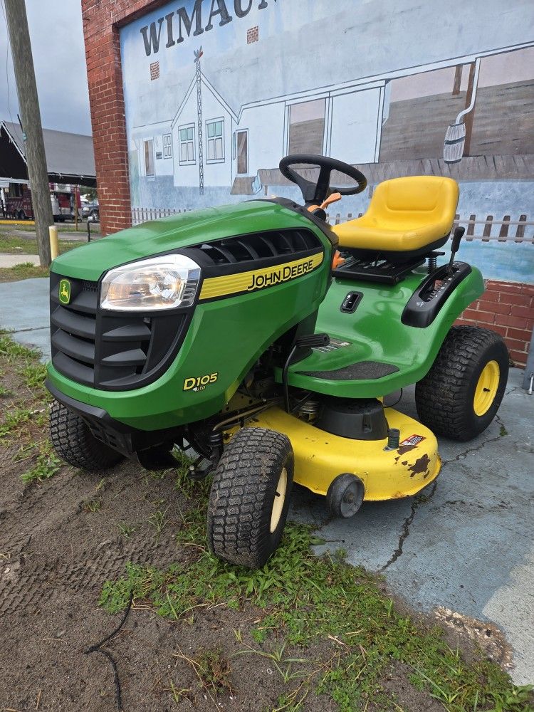 John Deere D105 42-in 17.5-HP Riding Lawn Mower