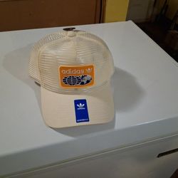Men's Adidas Worldwide Trucker Hat Snapback Cream Brand  New 
