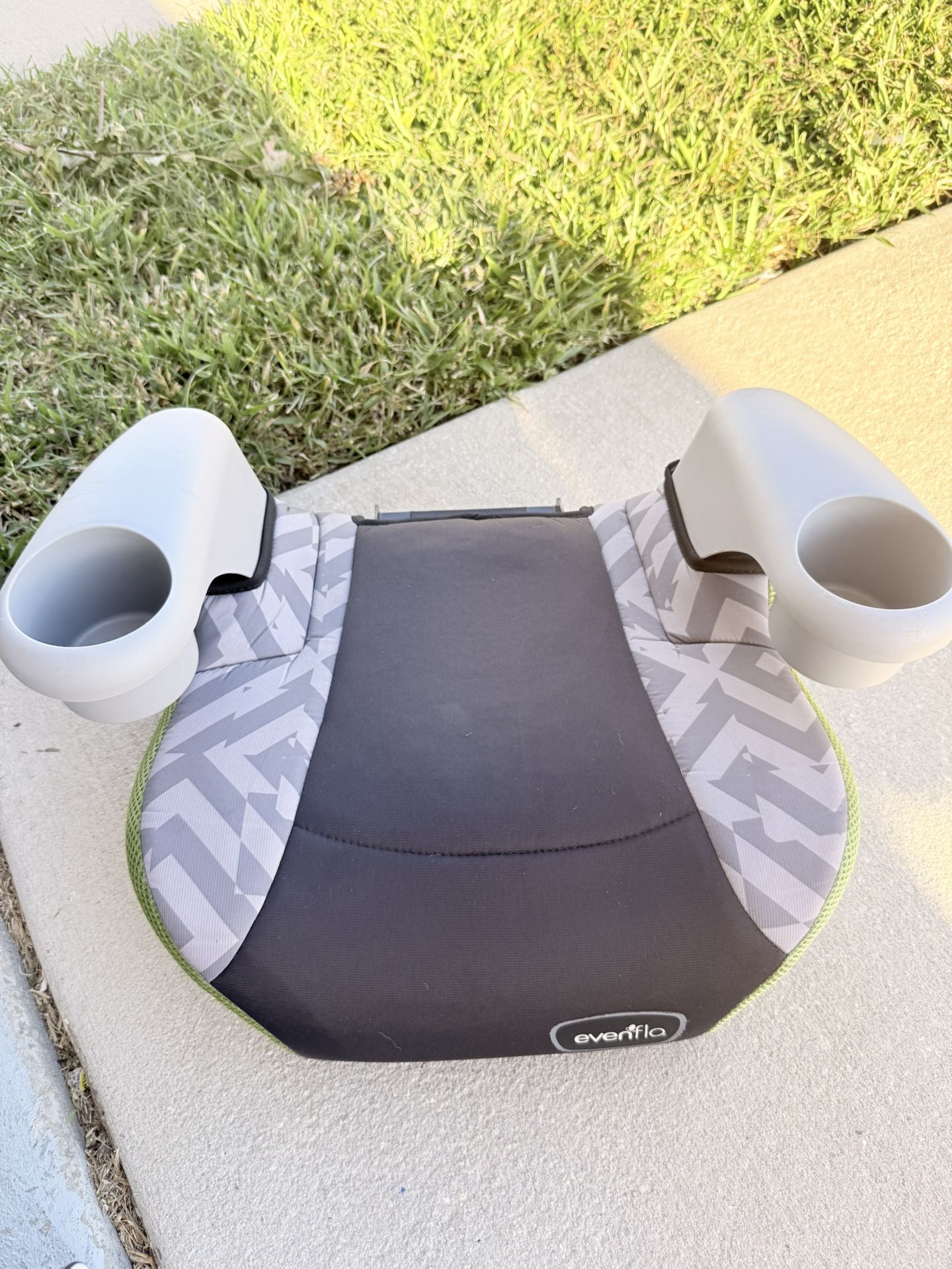 Selling child car seat with cup holder.