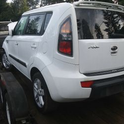 Needs Parts 2011 Kia Soul + Model Project  Lo miles Clean