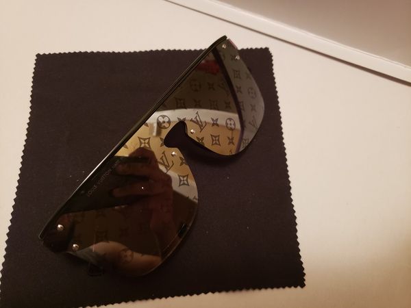 Louis vuitton- Waimea Printed Lv Sunglasses for Sale in Chicago, IL - OfferUp