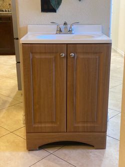 Modern 24” Bathroom Vanity with Sink & Faucet – Great Condition