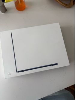MacBook Air 2025 M4 13” Midnight Blue