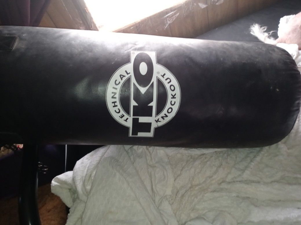 TKO PUNCHING BAG 100 Lb