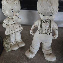 Kitch Figurine Pair
