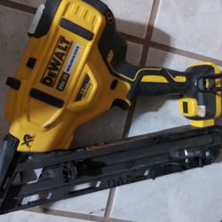 Dewalt 20v Max 15gauge Angle Finish Nailer 