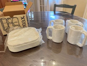 Vintage Ingrid Ltd. Chicago Snax 8 Piece White Mug and Plate Set-Brand New