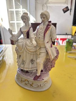 Capodimonte Porcelain Courting Couple Figurine – Romantic Dancers – Vintage Italian Elegance