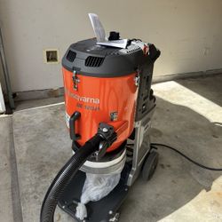 Husqvarna DE 120 H Industrial Vacuum