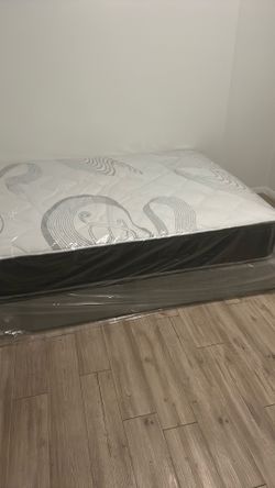 Full size bed *new in plastic*