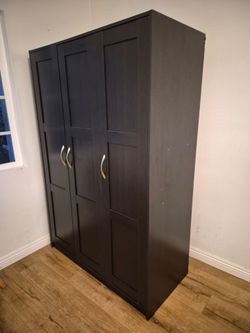 IKEA RAKKESTAD

Wardrobe with 3 doors, black-brown,

46 1/8x69 1/4