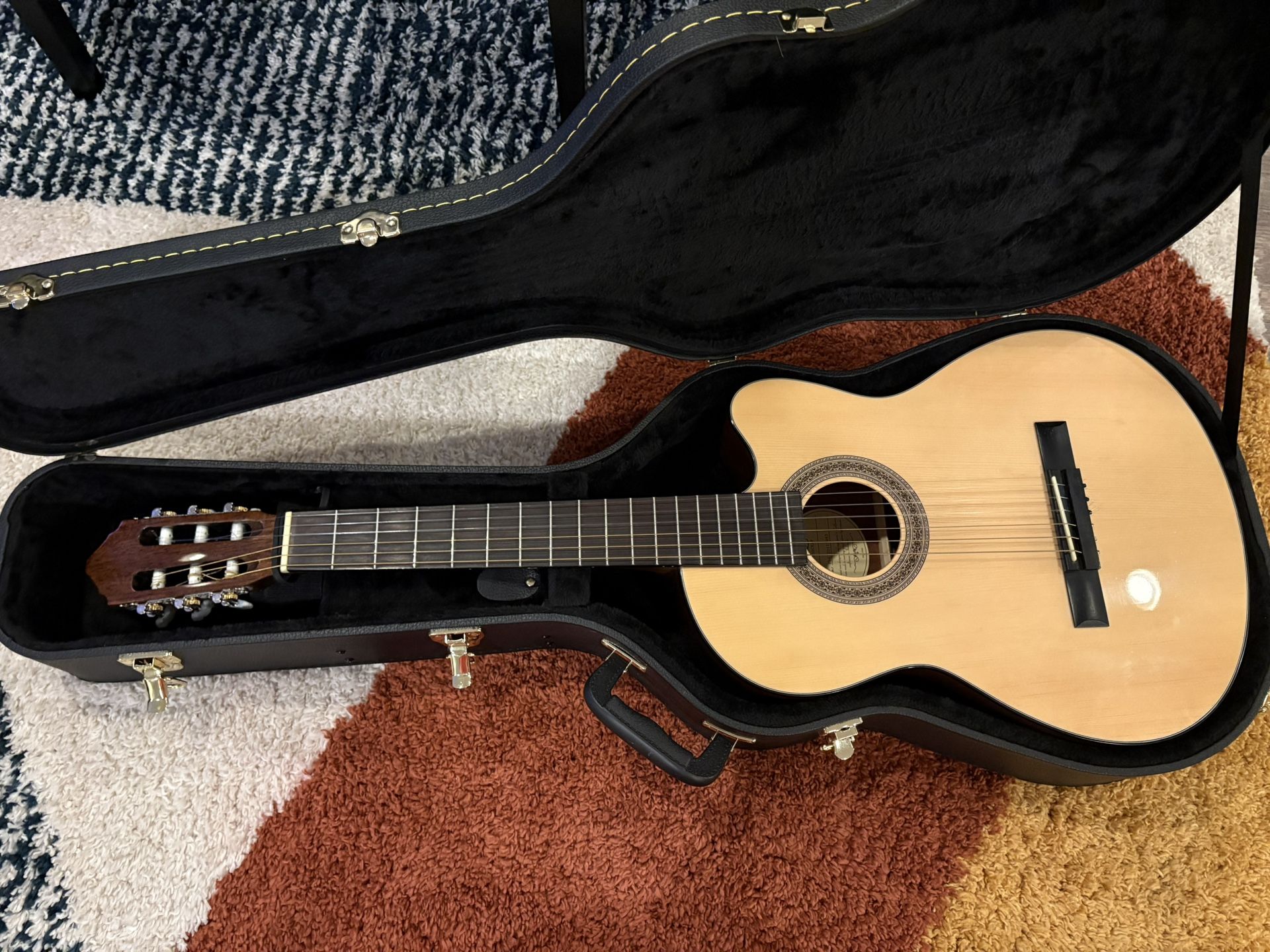 Lucero LC100CE Acoustic-Electric Cutaway Classical Guitar Natural