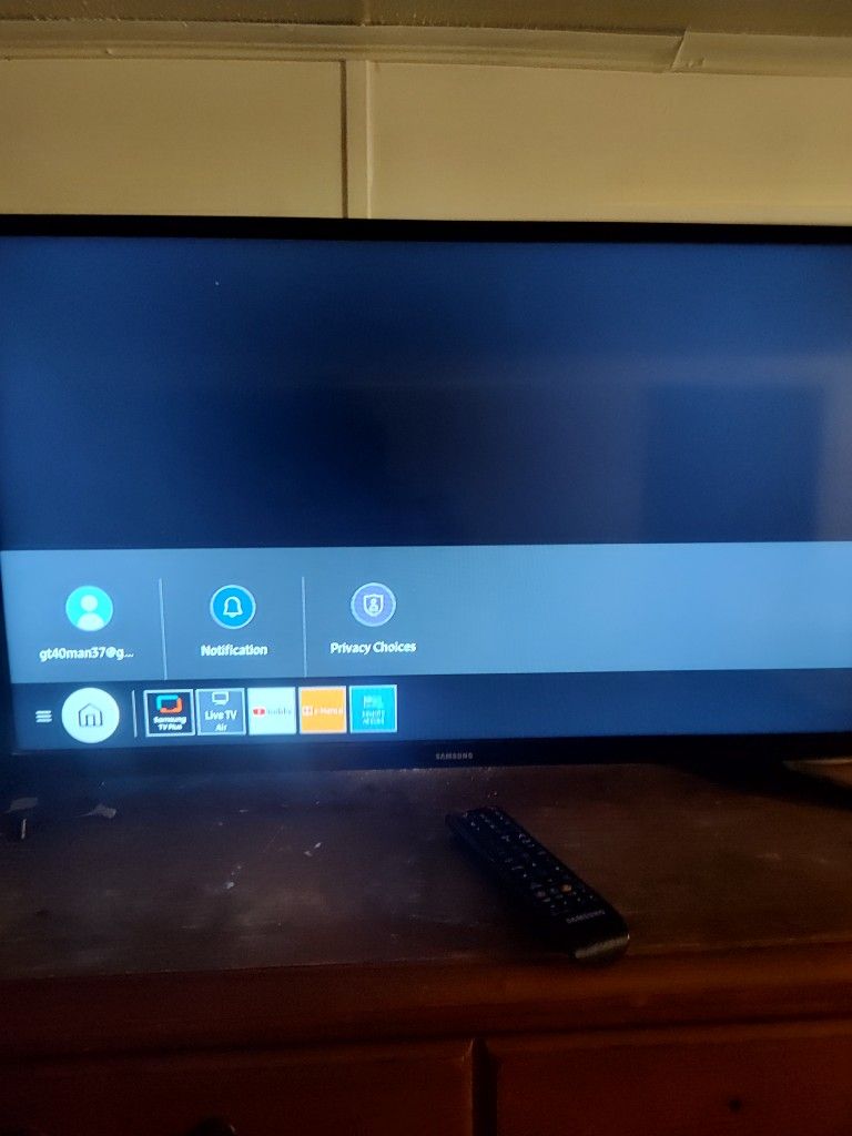 2020 Samsung TV No Cracks Or Scratches Smart TV