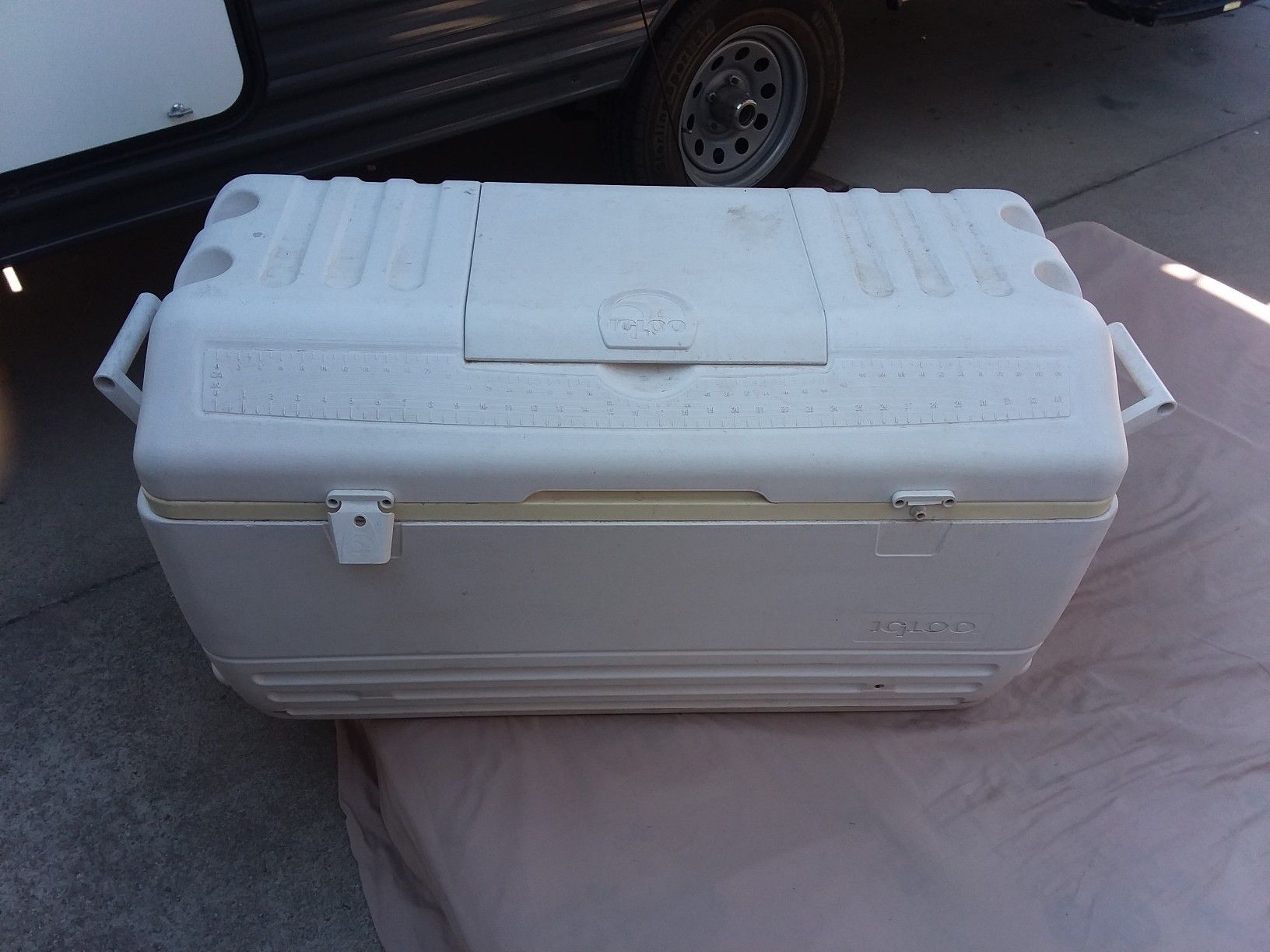 Igloo 150qt cooler, ice chest