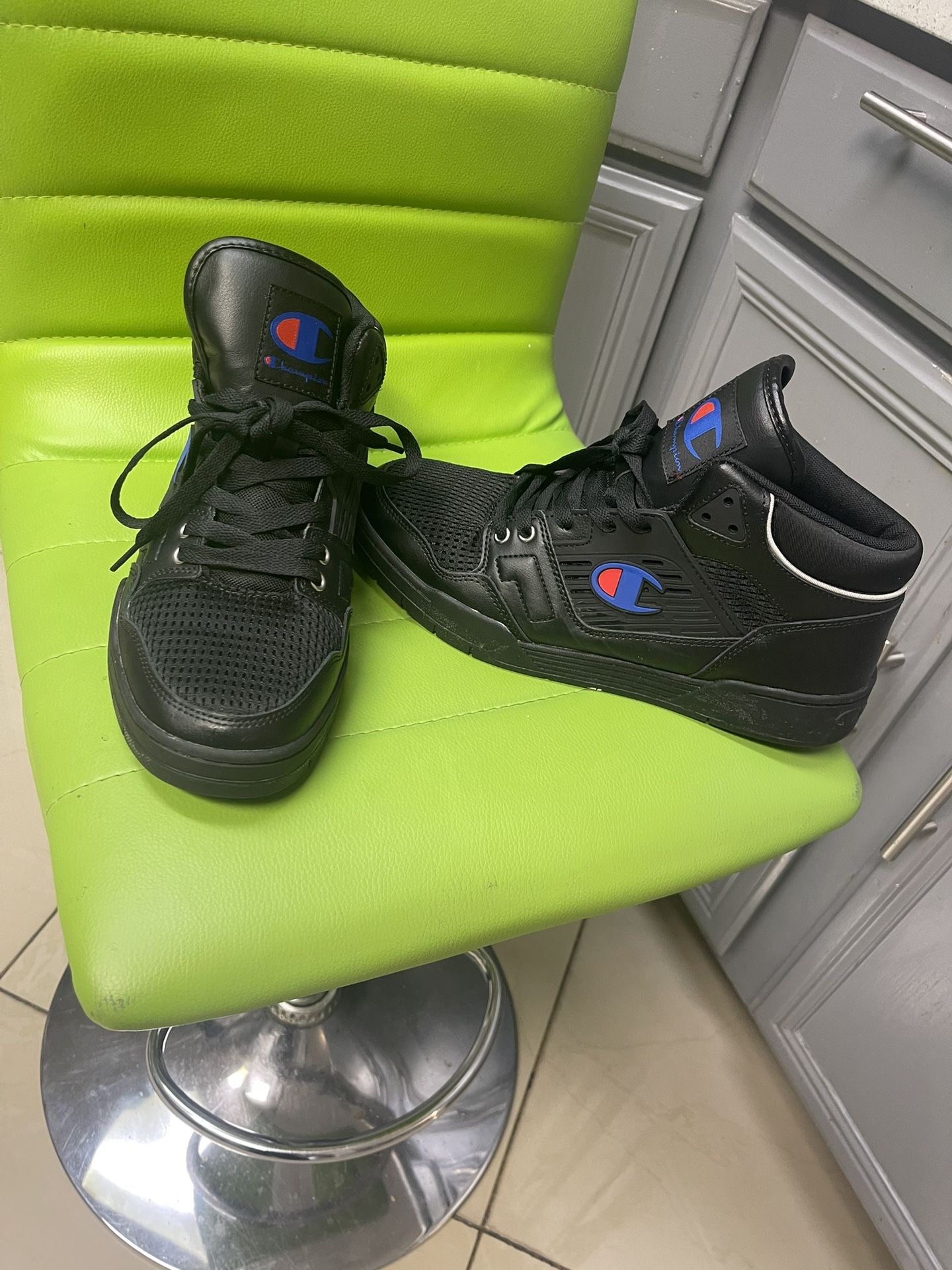 Mans Shoes Like New Size 9