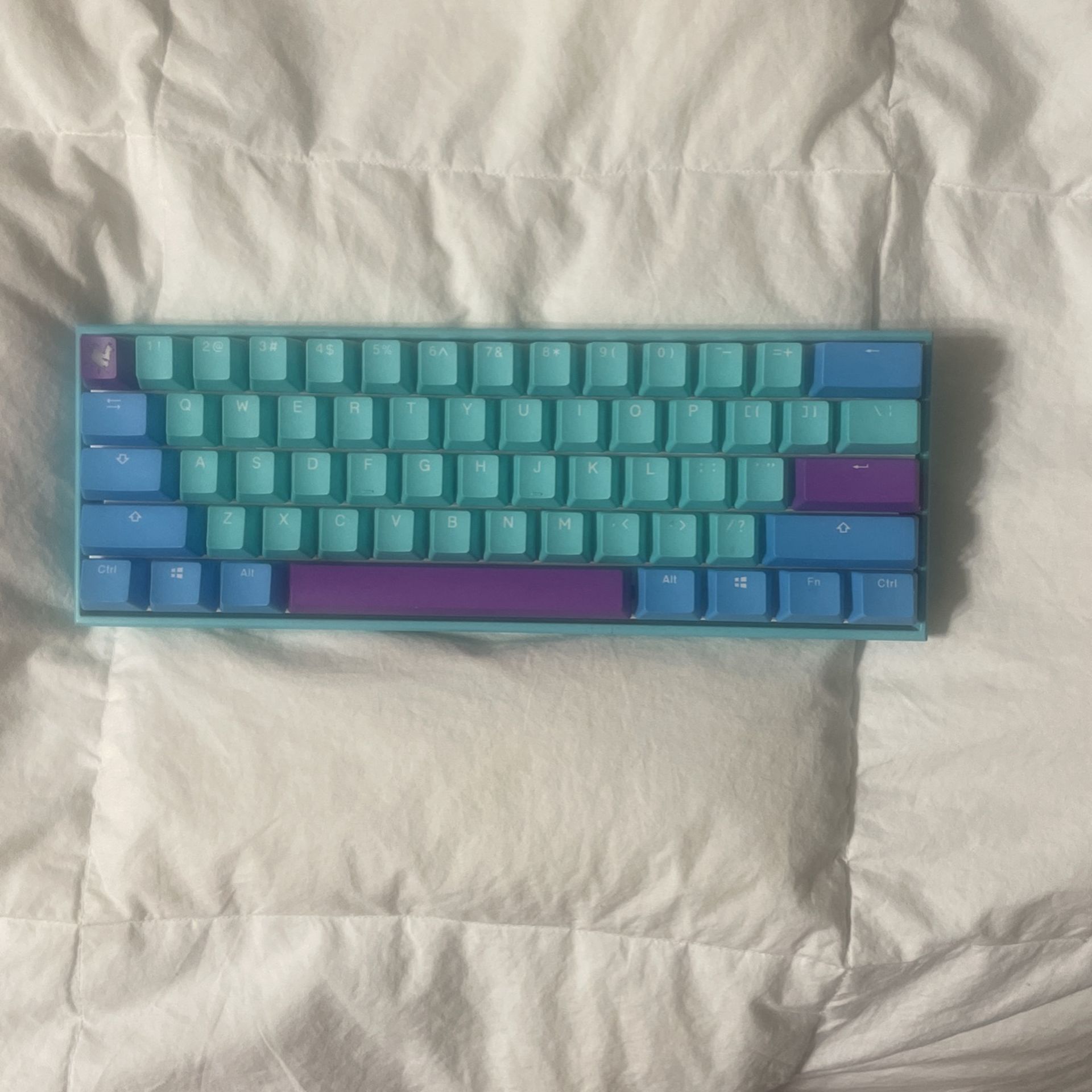 Ducky One 2 Mini Limited addition frozen llama
