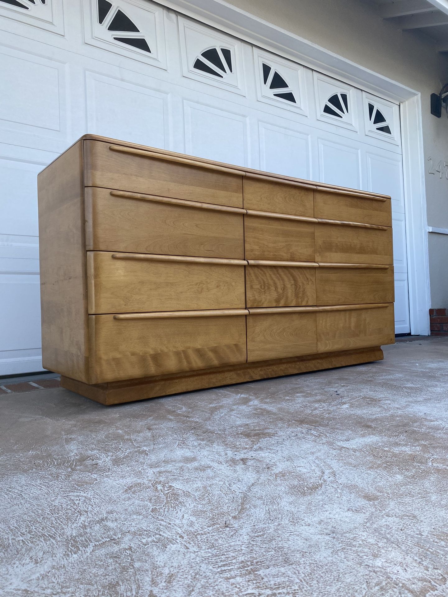 Md Century Modern 12 Drawer Dresser