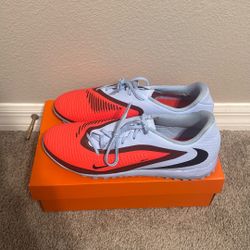 The Nike Phantom 6 Low Academy T 