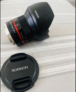 Lente rokinon 0.47-inch Ultra this was a Wide Angle E-Mount Lens with 2.0 NCS CS Focal Length