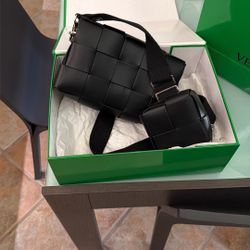 Bottega  Veneta Cassette Bag Unisex