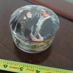 W.S. George fine china "Gone with the Wind" music box from the 1991 collection