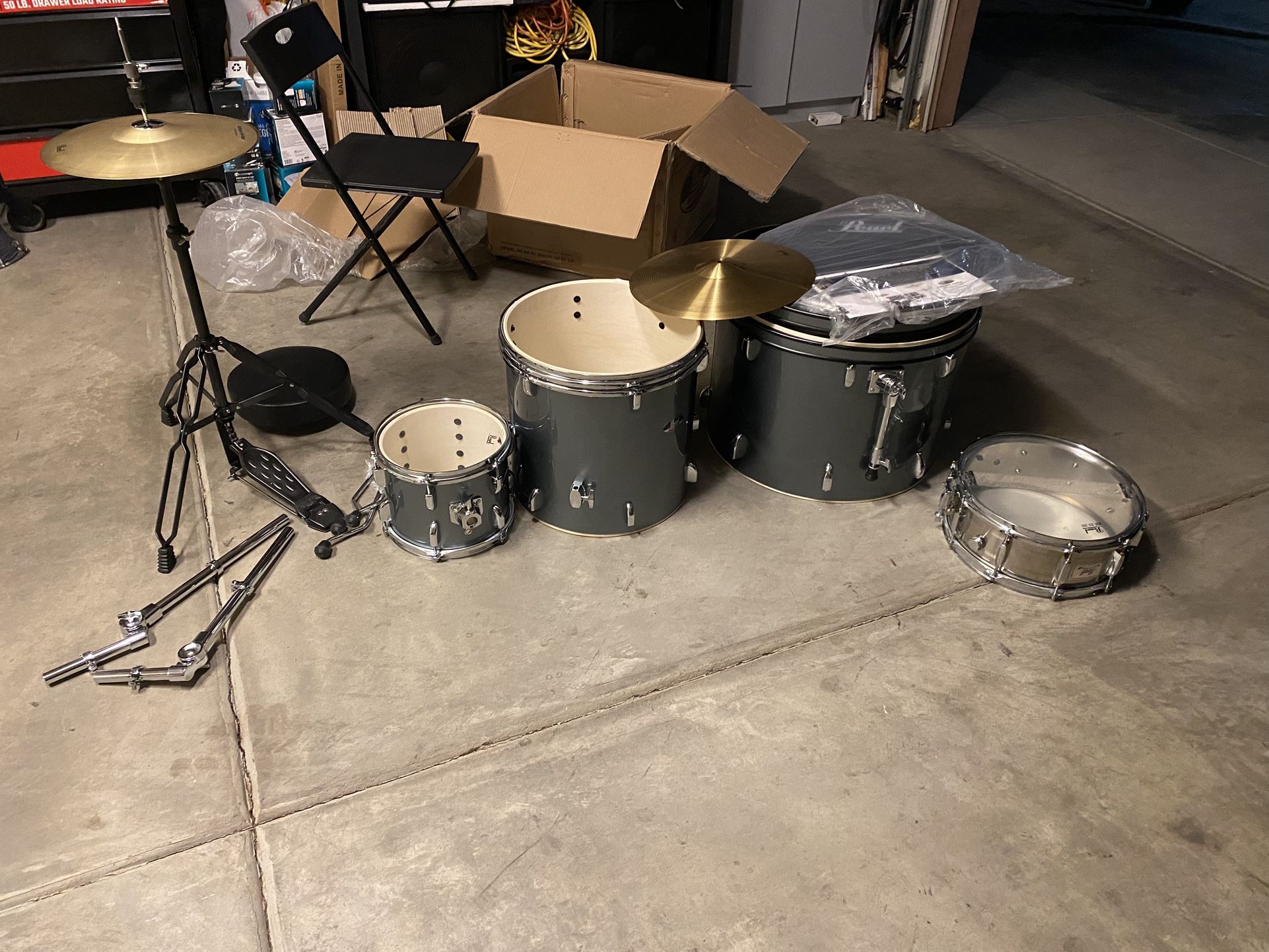 Pearl Roadshow Partial Drum Set