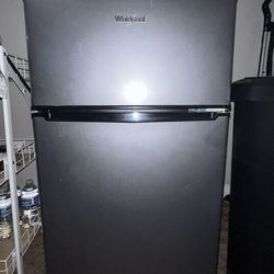 whirlpool mini fridge 