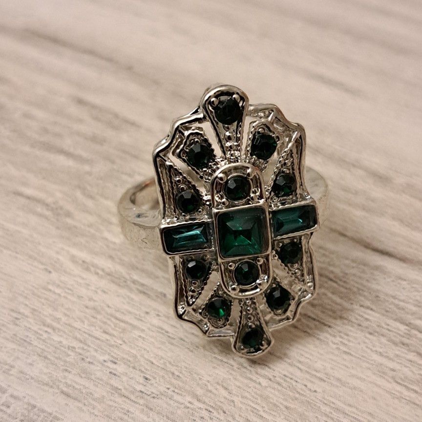 Art Deco Emerald Green  Rhinestone ring sz 8 or sz 10