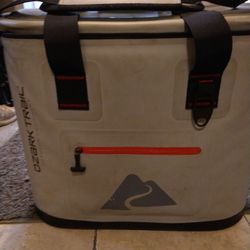 !OZARK TRAIL PREMIUM COOLER!PICK UP ONLY!