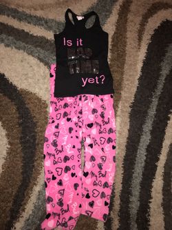 Girls pajamas sz small