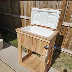 Western Cedar 48 Quart Ice Chest With Bottom Shelf
