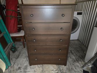 Brown 5-Drawer Dresser