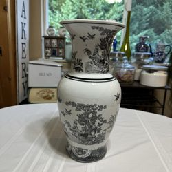Chinese DeChang Taoci Porcelain Vase