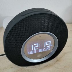 JBL Horizon Bluetooth Clock Radio. (Alarm)  Excellent Condition. 