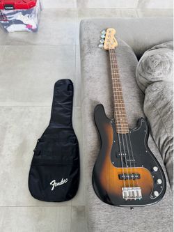Squier Affinity Series Precision Bass Gig bag included