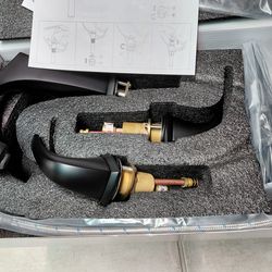 Bwe 8" Widespread Bathroom Sink Faucet With Drain In Matte Black