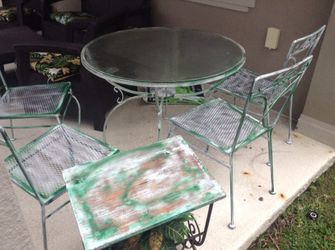 Antique patios set table with glass and chairs