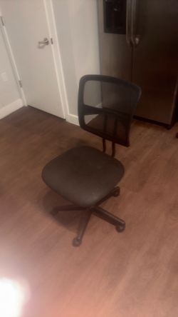 Adjustable chair (wheels)