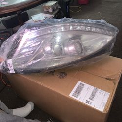 MERCEDES BENZ S550 RIGHT SIDE HEADLIGHT 
