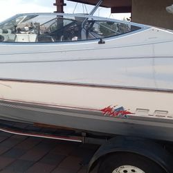 1990 Bayliner Capri Cuddie Cabin