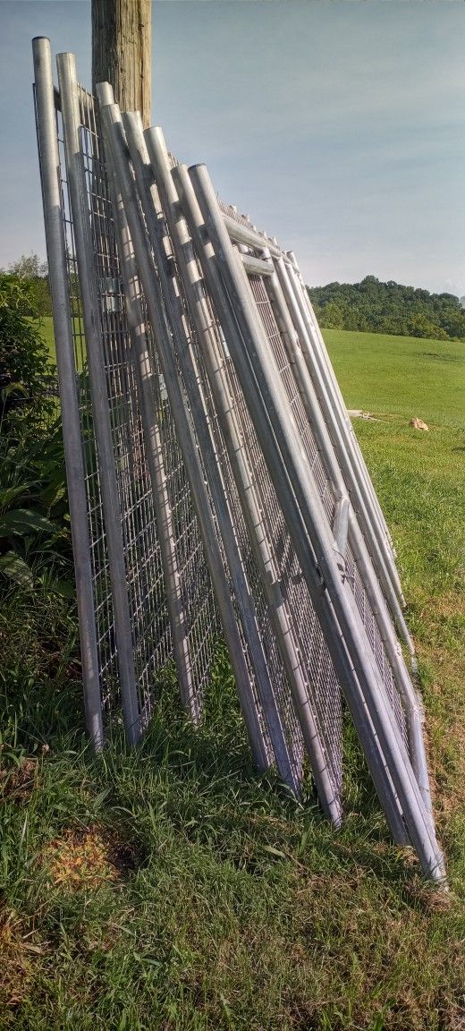 Welded Wire Outside Kennels