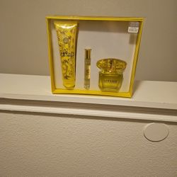 Versace Perfum Set Brand New. $75